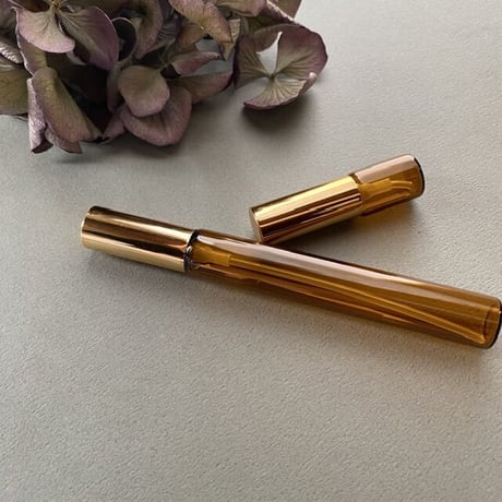 ＜10個以上45%OFF＞１０ml ロング　 遮光瓶アトマイザー　ゴールドアルミキャップ／黒スプレーポンプ　日本製 【小ロット　香水　フレグランス　アロマ 　調香　レッスン　ワークショップ】