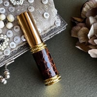 【クリックポスト対応】　ワニ革巻き メタルアトマイザー ピカゴールド　カイマン　PGDBR04　日本製【香水　フレグランス　アロマブレンド　お返し　ギフト　ブラウン　金運】