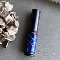【クリックポスト対応】　クロコダイル革巻き　4ML メタルアトマイザー　ブラック　BKBL01　日本製【新色　香水　フレグランス　アロマブレンド　お返し　ギフト】