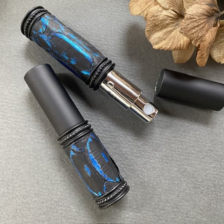 【クリックポスト対応】　パイソン革巻き　5ML メタルアトマイザー　MBKMBL12   日本製【再入荷　人気　メンズ　香水　フレグランス　アロマ　ギフト　キラキラ　お返し】