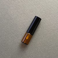 ＜100個＞２.５ml 遮光瓶アトマイザー　黒プラスチックキャップ／黒スプレーポンプ　日本製【香水　フレグランス　アロマ　調香　ワークショップ　小ロット　漏れない】