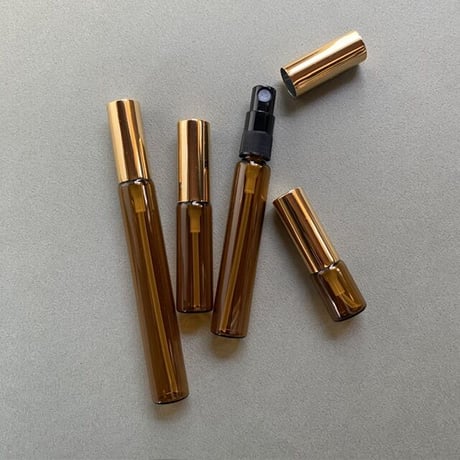 【クリックポスト対応】　１０ml ロング 遮光瓶アトマイザー　ゴールドアルミキャップ／黒スプレーポンプ　日本製 【金冠　香水　フレグランス　アロマ　レッスン　調香　ワークショップ】