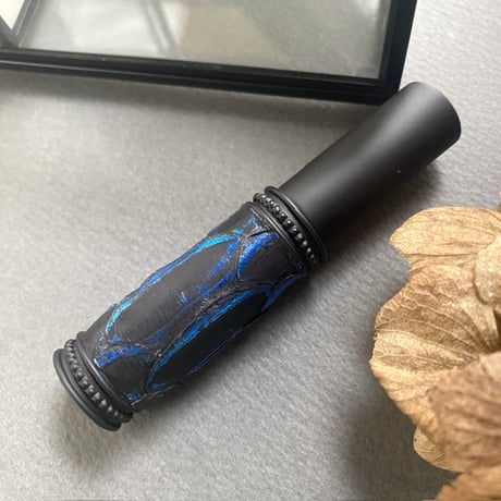【クリックポスト対応】　パイソン革巻き　5ML メタルアトマイザー　MBKMBL11   日本製【再入荷　メンズ　香水　フレグランス　人気　アロマ　ギフト　キラキラ　お返し】