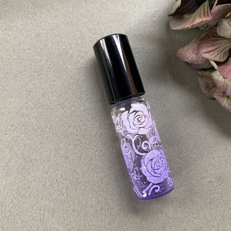 【クリックポスト対応】　４ml ラメバラ ロールオンボトル　パープル　日本製 【香水　アロマ　フレグランス　香り　薔薇　ギフト】