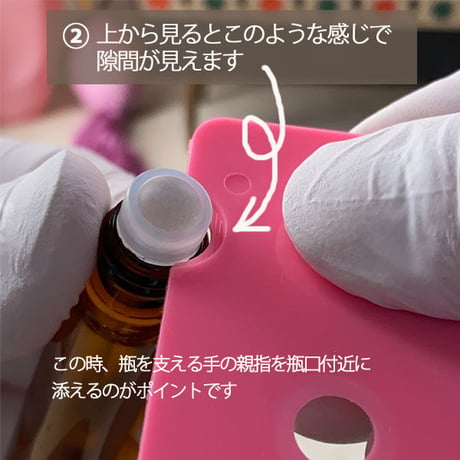 【クリックポスト対応】　中栓オープナーピンク　ロールオン取り外し　ドロッパー外し【精油ボトル　エッセンシャルオイル　アロマオイル　栓外し】