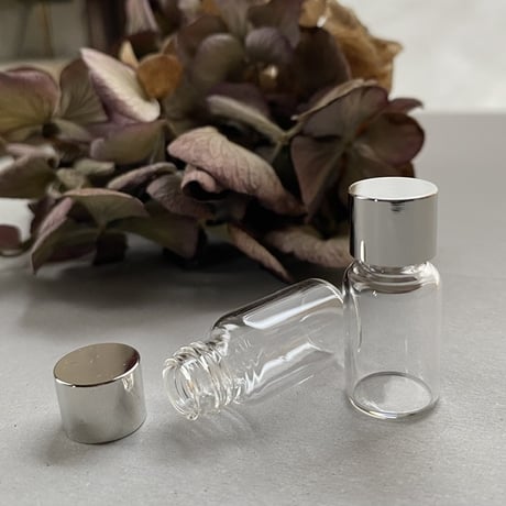 【クリックポスト対応】２.５ml 透明ガラス　スクリュー管　２個入り　日本製【香水サンプル　香水サブスク　アロマ　量り売り　小分け】