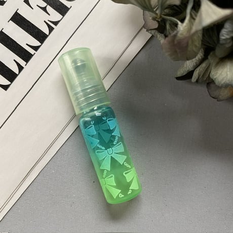 【クリックポスト対応】　４ml リボン柄 ロールオンボトル　YBY 日本製