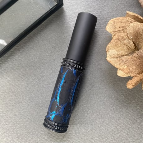 【クリックポスト対応】　パイソン革巻き　5ML メタルアトマイザー　MBKMBL11   日本製【再入荷　メンズ　香水　フレグランス　人気　アロマ　ギフト　キラキラ　お返し】