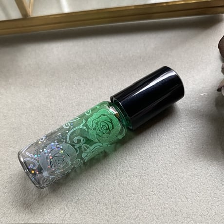 【クリックポスト対応】　４ml ラメバラ ロールオンボトル　グリーン　日本製 【香水　アロマ　フレグランス　香り　薔薇　ギフト】