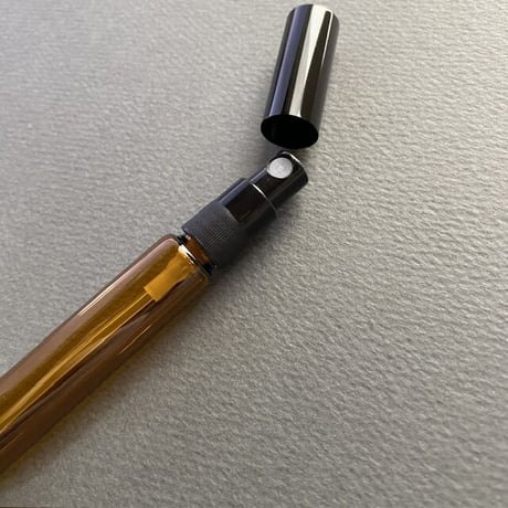 ＜10個入り＞１０ml ロング　 遮光瓶アトマイザー　黒アルミキャップ／黒スプレーポンプ　日本製 【香水　フレグランス　アロマ 　調香　ワークショップ　オリジナル　小ロット】