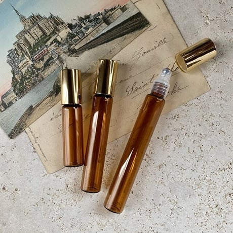 ＜10個より40/％OFF＞１０ml 遮光瓶ロールオンボトル　ゴールドキャップ　日本製　金冠【小ロット　業務用　香水　フレグランス　アロマ　調香　ワークショップ】
