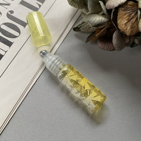 【クリックポスト対応】　４ml リボン柄 ロールオンボトル　イエロー　日本製