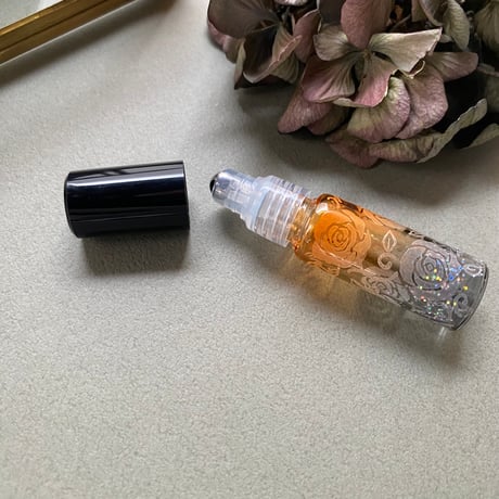 【クリックポスト対応】　４ml ラメバラ ロールオンボトル　オレンジ　日本製 【香水　アロマ　フレグランス　香り　薔薇　ギフト】