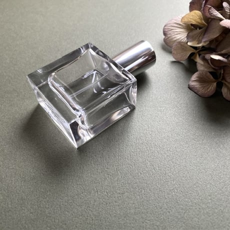【レターパックプラス発送】 ６個まで購入可能　フランス製 スクエアーガラスアトマイザー 15ML【香水　フレグランス　アロマ　スプレー　ワークショップ　小ロット　全国一律600円】