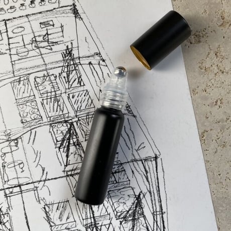 【クリックポスト対応】　５ml  ロールオンボトル　マットブラック　アルミキャップ付き　日本製【メンズ　香水　フレグランス　アロマ　ヒーリング　爪のケア】