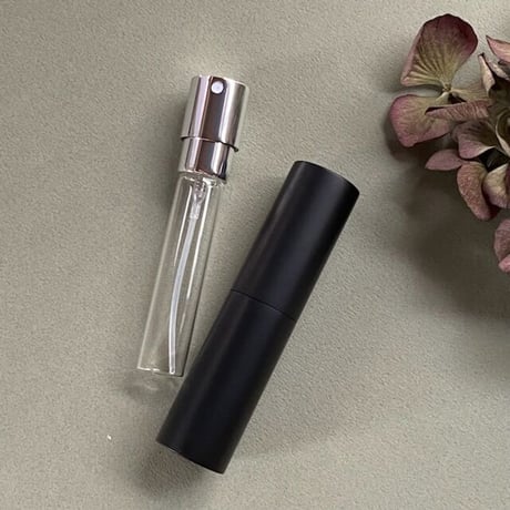 【クリックポスト対応】８ml ツイストアトマイザー　マットブラック【キャップレス　メンズ　香水　アロマ　フレグランス　消毒】