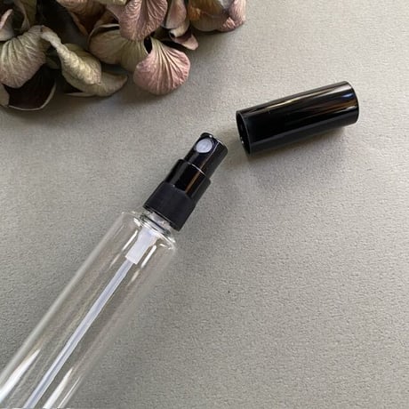 【ヤマト/コンパクト発送】　２０ml クリアーアトマイザー　黒プラスチックキャップ／黒スプレーポンプ　日本製 【メンズ　香水　フレグランス　アロマ　調香　漏れない】