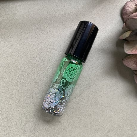 【クリックポスト対応】　４ml ラメバラ ロールオンボトル　グリーン　日本製 【香水　アロマ　フレグランス　香り　薔薇　ギフト】