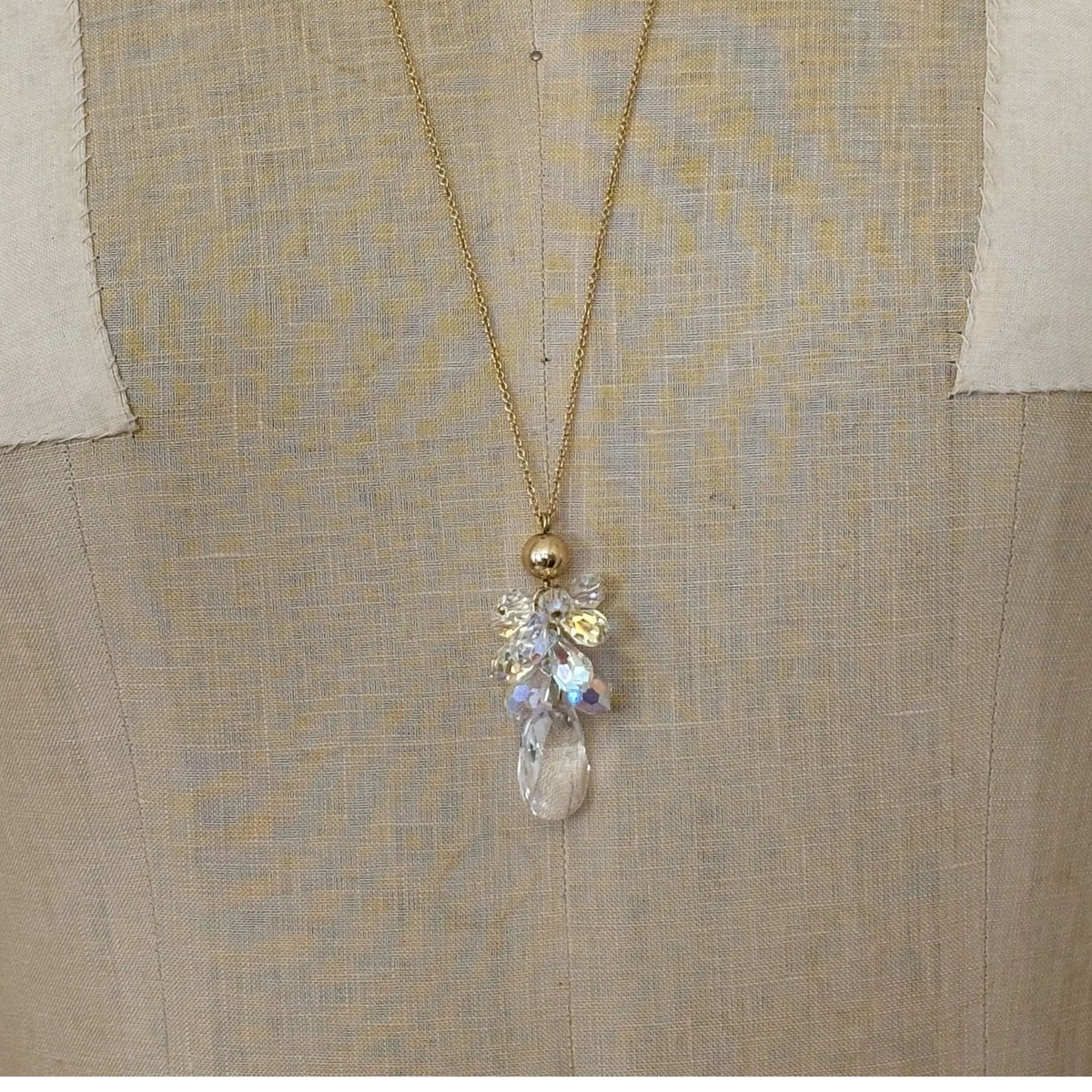 AURORA & CRYSTAL BOUQUET NECKLACE | LIVaccessories