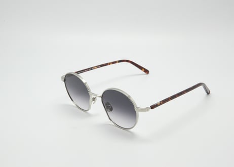 Leo  E20 - purple grad  Lens