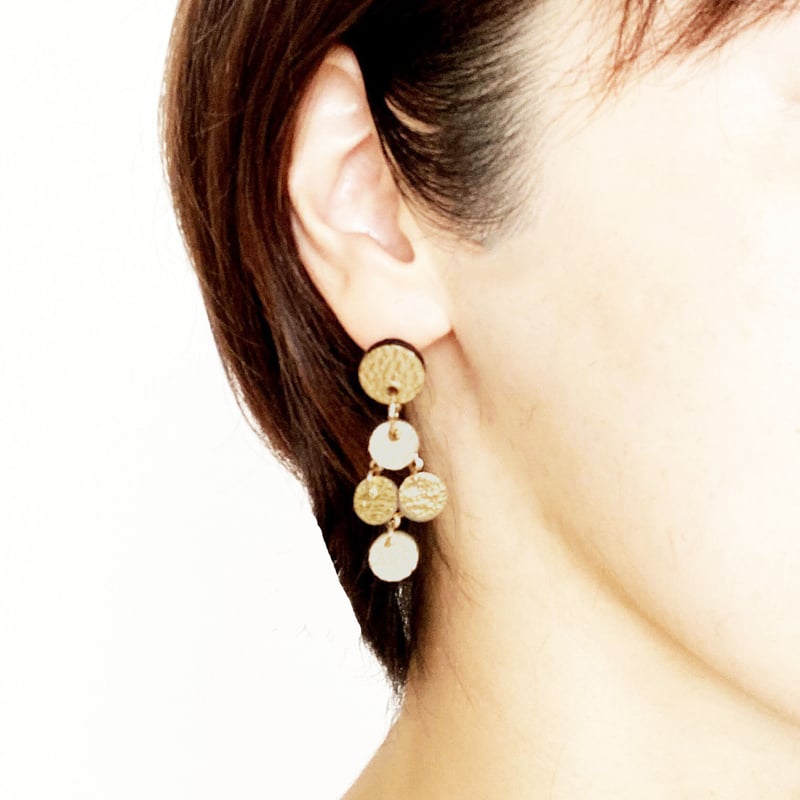 UROKO Gold Sサイズ】牛革の軽いキラキラピアス イヤリング変更可能  