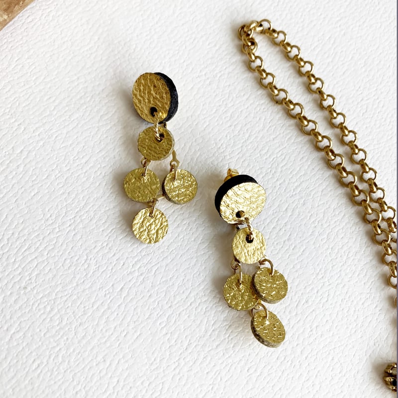 UROKO Gold Sサイズ】牛革の軽いキラキラピアス イヤリング変更可能  