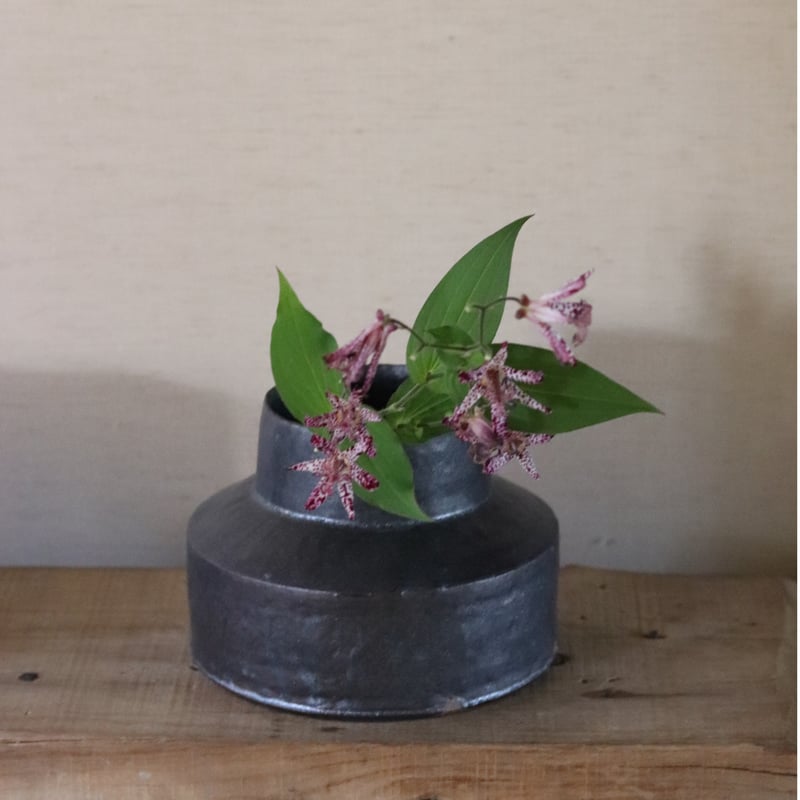 村上躍　花器 村上躍 黒鉄釉花器 | 丹羽茶舗