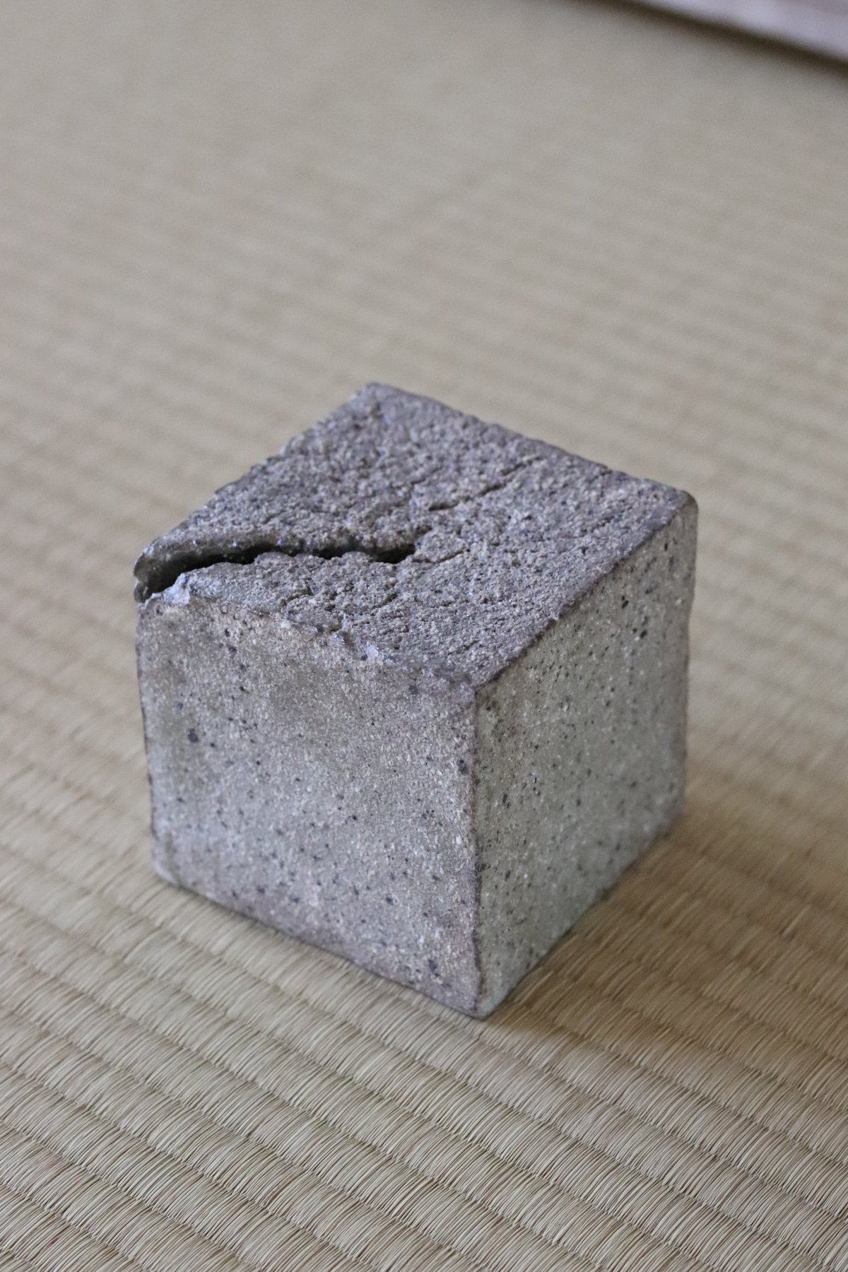 村上躍　花器　白灰化粧花器 村上躍 白灰化粧キューブ型花器 | 丹羽茶舗
