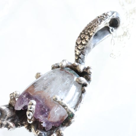 紫の人魚ネックレス