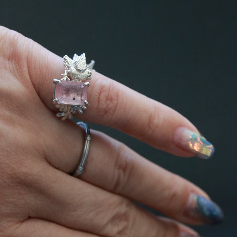 ピンクの鳩イヤカフ | Lissita