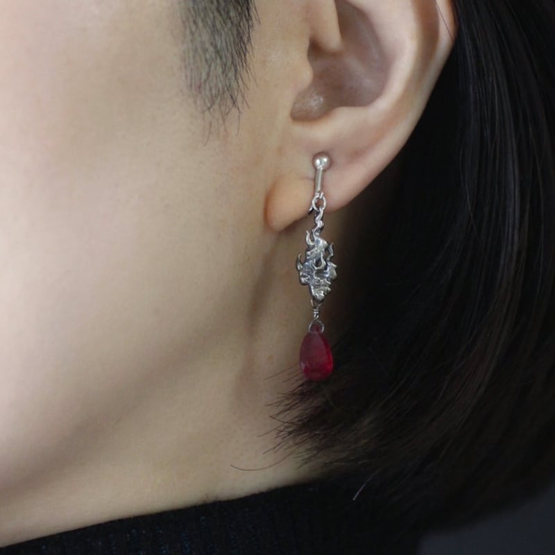 和風ピアス 狐火と九尾の狐 紅 狐火ピアス・イヤリング | Lissita