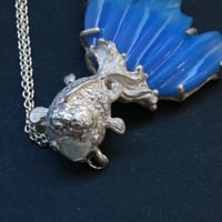 ブルー金魚ネックレス