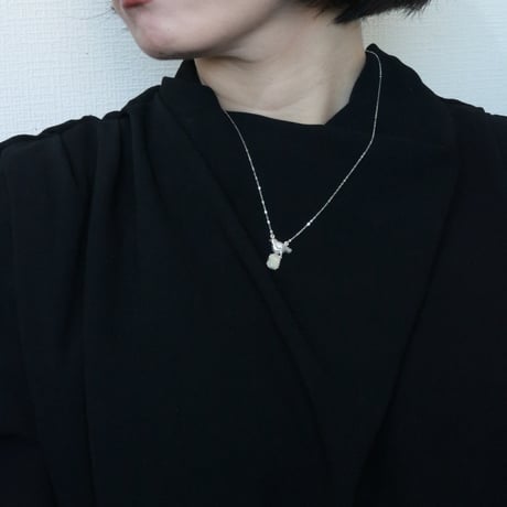 オパールと親鳩ネックレス
