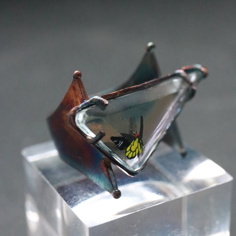 本日価格❣️一点物です❣️まるでステンドガラス！素晴らしいリング！ 裏まで美しい❣️ ステンドグラス テラリウム5角錘（大）緑 No,2647 一輪挿し