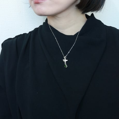 クロムダイオプサイトと鳩のネックレス