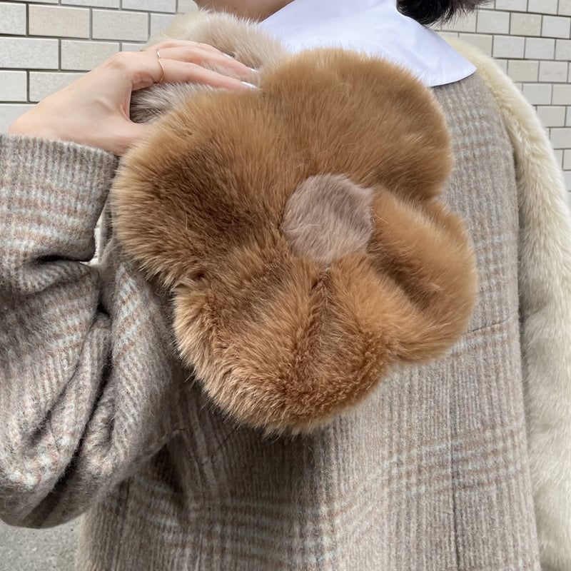 WANDMEE_FLOWER FUR STOLE | 2e CHESTS