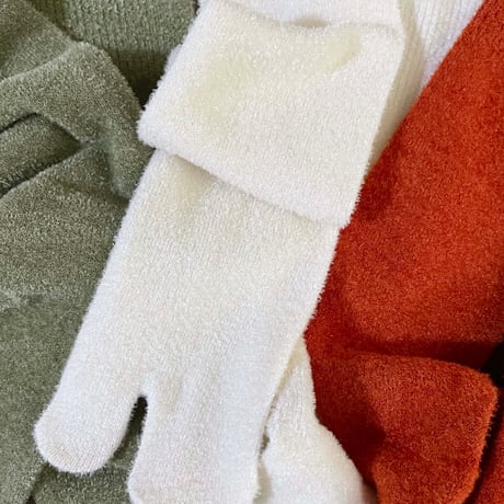 2e CHESTS×MARCOMONDE_MOLE FUR TABI socks (L.Green,Ivory)