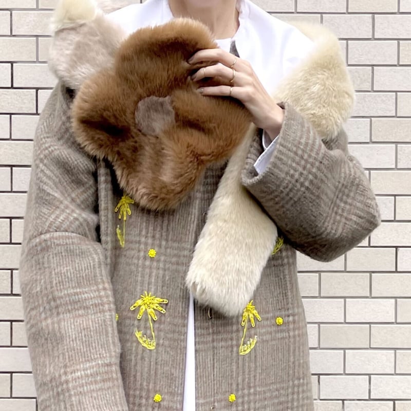 WANDMEE_FLOWER FUR STOLE | 2e CHESTS