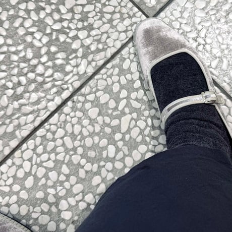 2e CHESTS×MARCOMONDE_MOLE FUR TABI socks (Ivory,Beige,Charcoal)