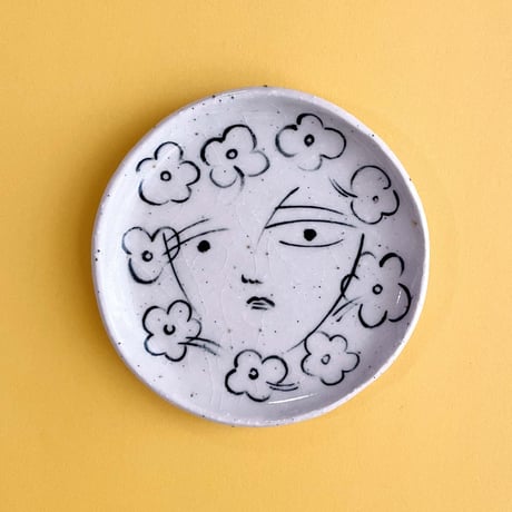 mė ceramics collection_Small plate (GIRL)