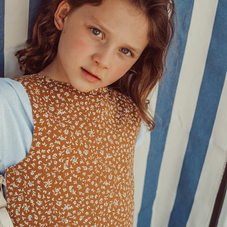 THE LiTTLE POETS_Louise Reversible Vest (Caramel)  / 3-4years