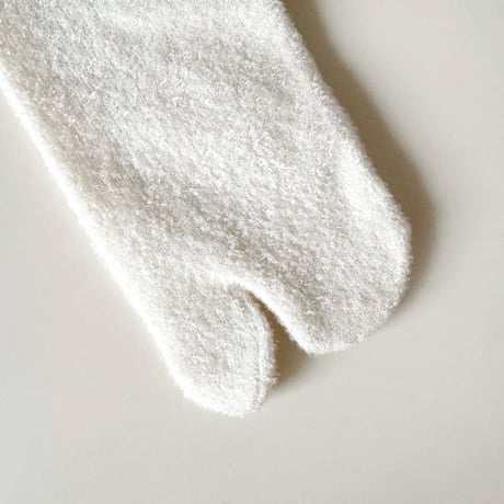 2e CHESTS×MARCOMONDE_MOLE FUR TABI socks (Ivory,Beige,Charcoal)