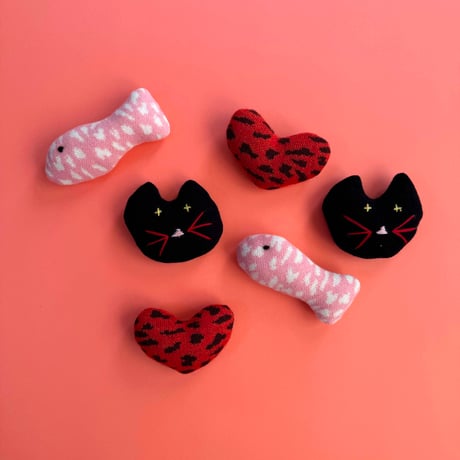 LIGNE NOIRE E._PIN (CAT,FISH,HEART)