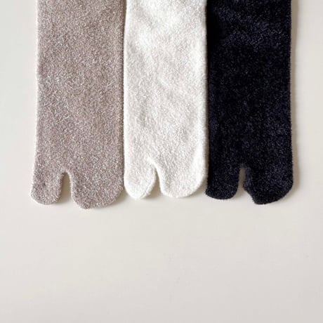 2e CHESTS×MARCOMONDE_MOLE FUR TABI socks (Ivory,Beige,Charcoal)