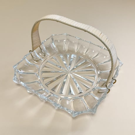 glass dish with handle (dead stock)