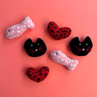 LIGNE NOIRE E._PIN (CAT,FISH,HEART)