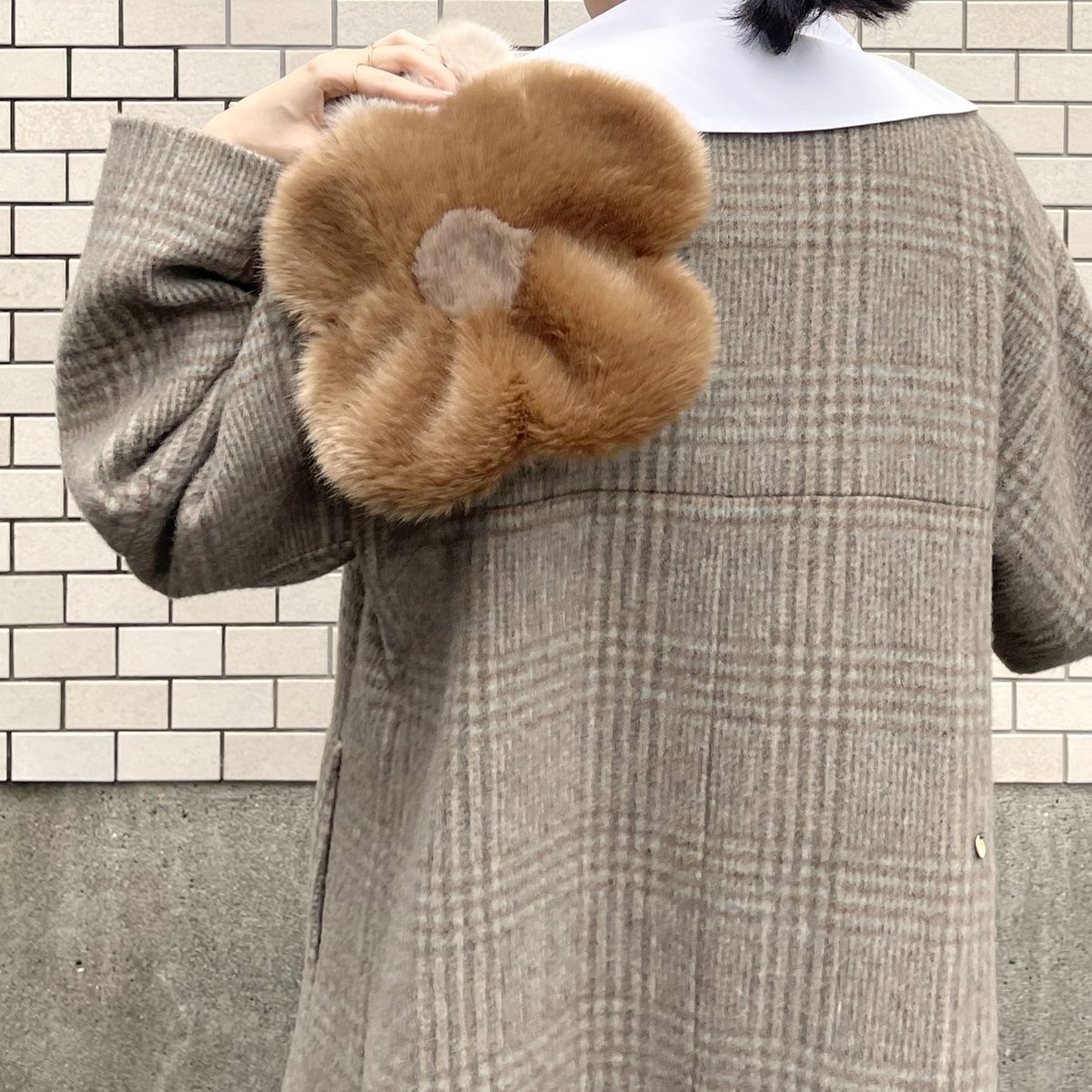 WANDMEE_FLOWER FUR STOLE | 2e CHESTS