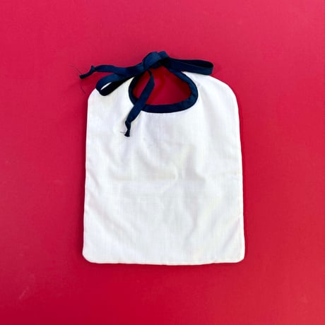 bear bib (dead stock)