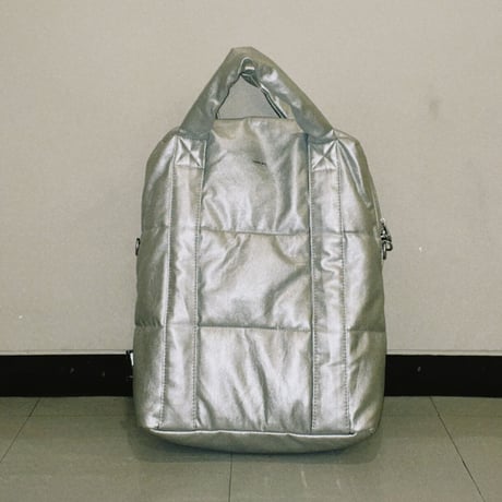 Tinne+Mia_puffy laptop bag (silvery)