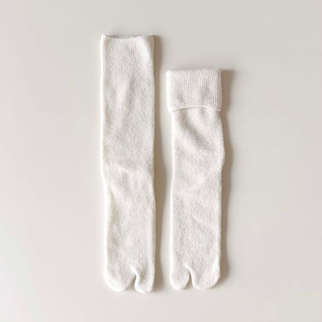 2e CHESTS×MARCOMONDE_MOLE FUR TABI socks (Ivory,Beige,Charcoal)
